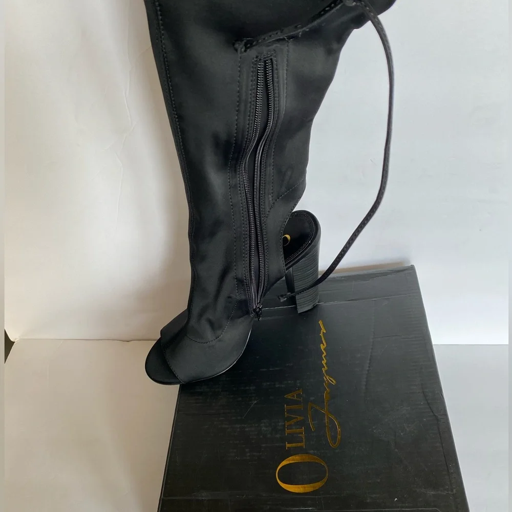 Olive Boots sizes 8 black